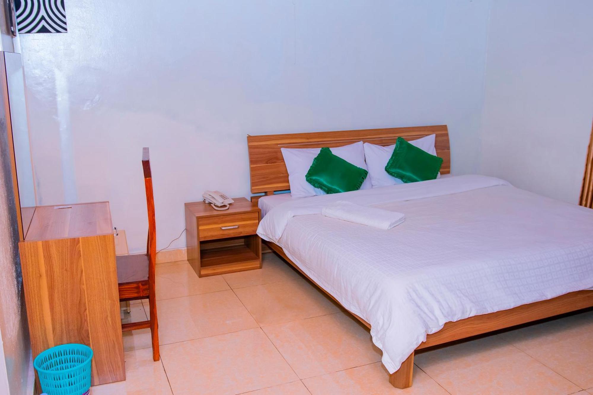 B.Maurice Guest House Kigali Exteriör bild